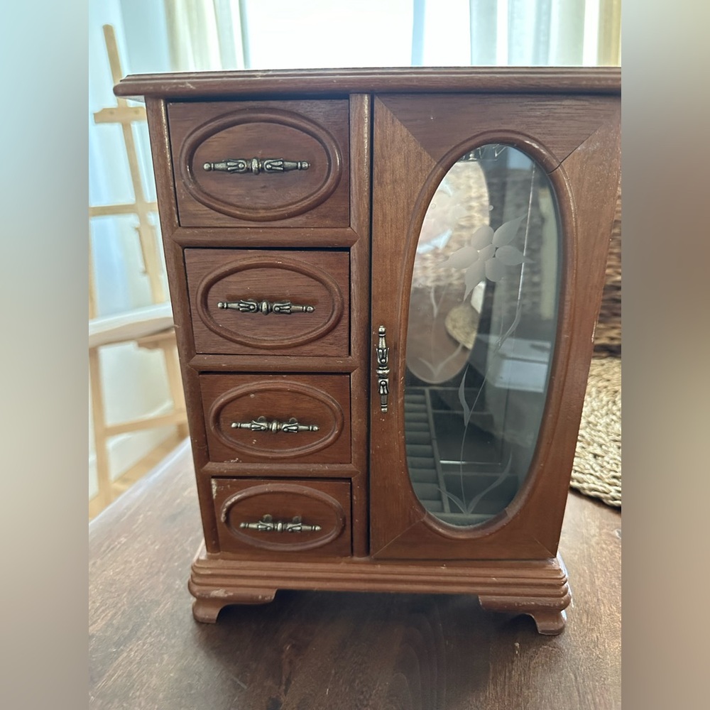 "Vintage Wood Jewelry Armoire - Plays 'Lara's‎ Theme' - Rotating Carousel"
